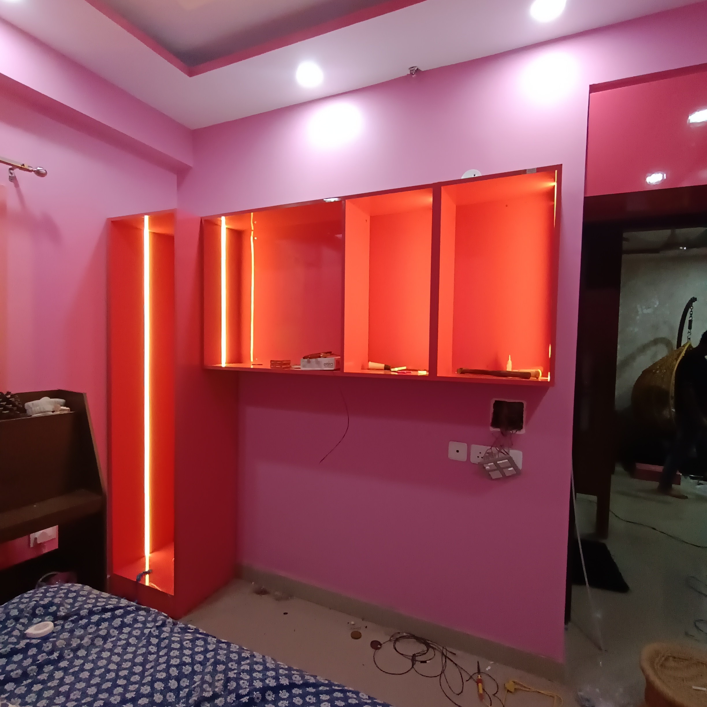Wall Shelves & Floating Décor