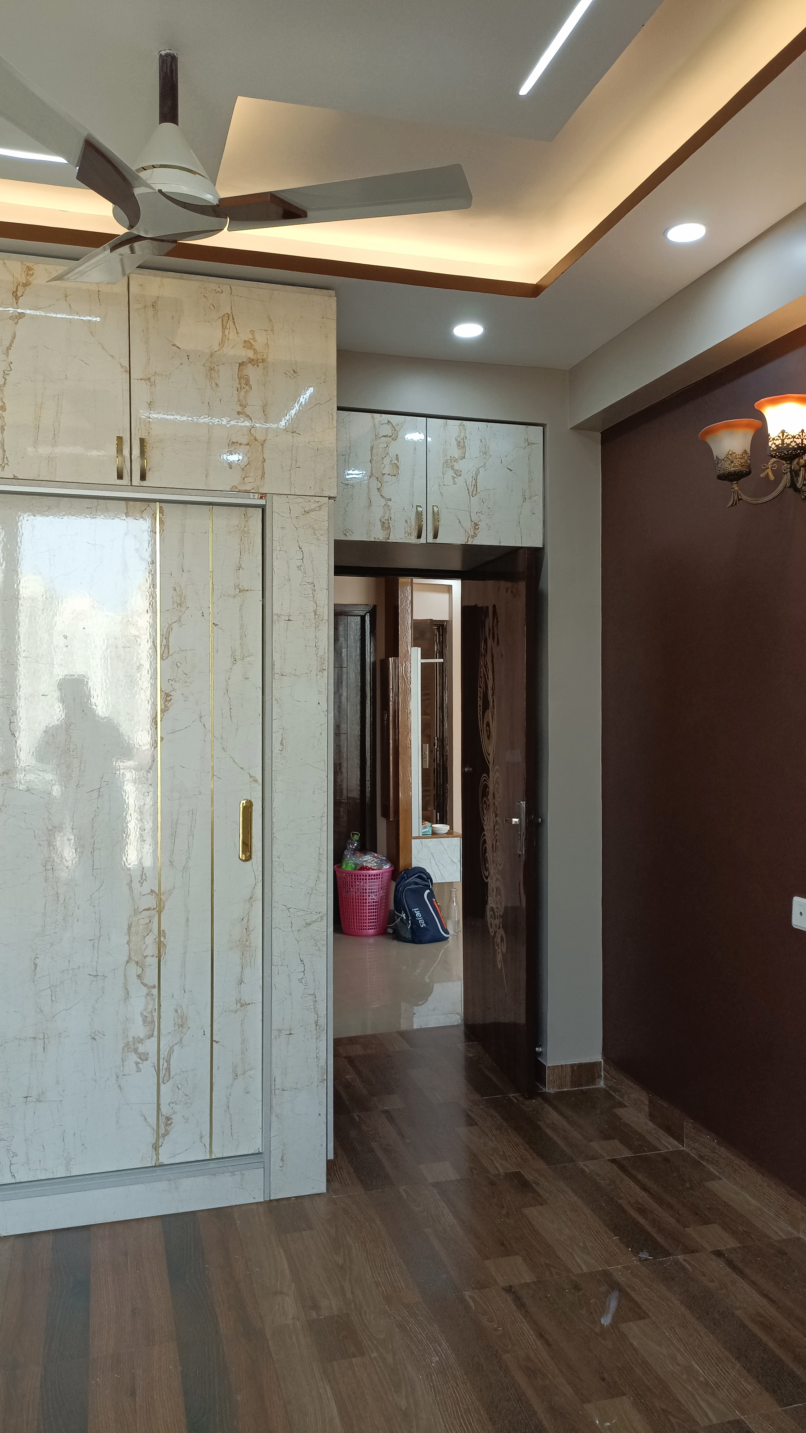 Bedroom Wardrobe with Tinted Mirror Panel