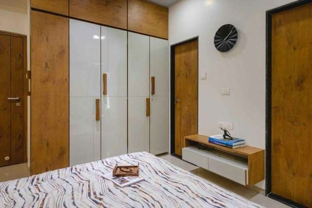 Laminate Sliding Closet Unit